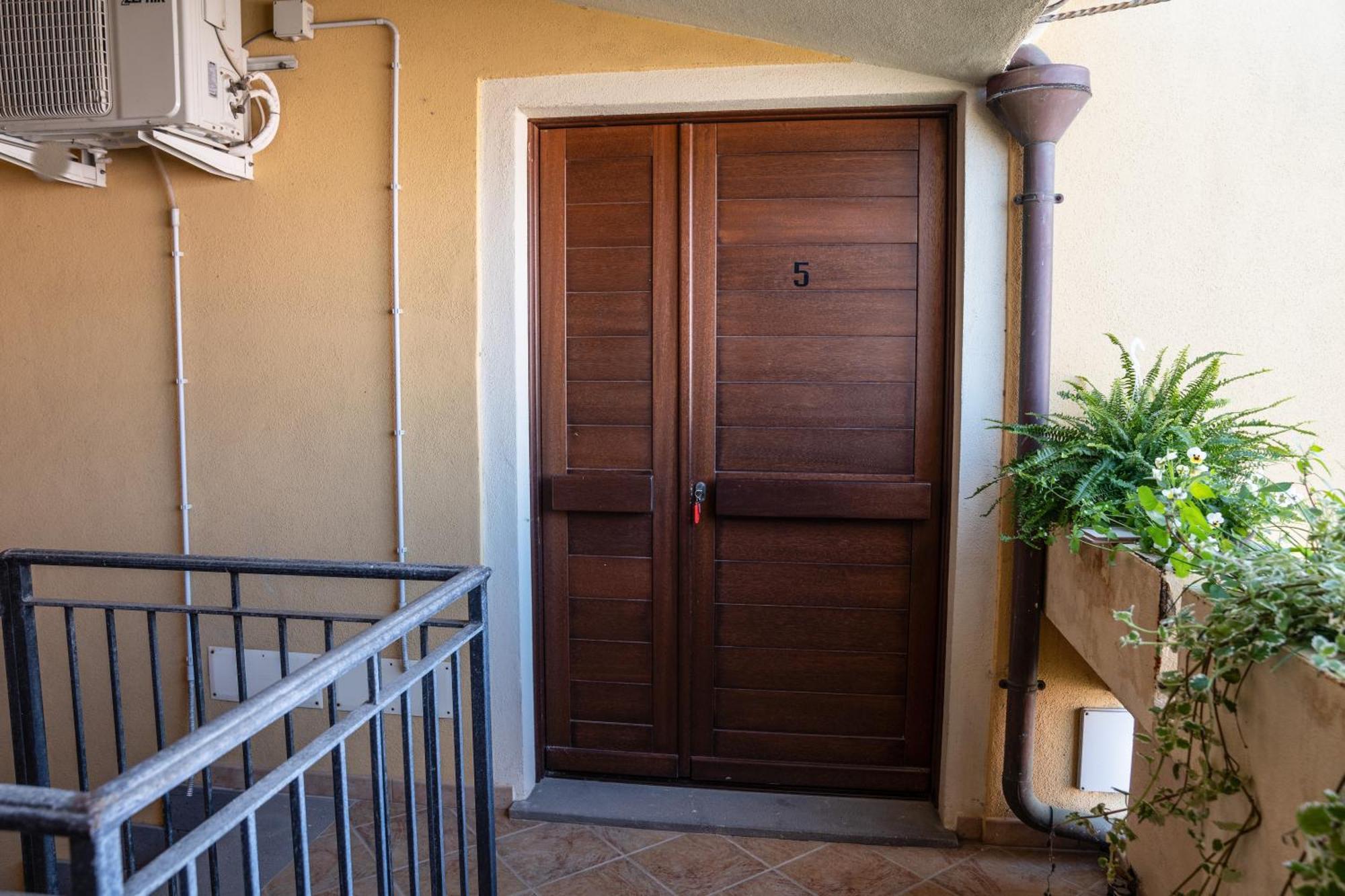 Casa Graziosa Apartment Nurachi Ngoại thất bức ảnh